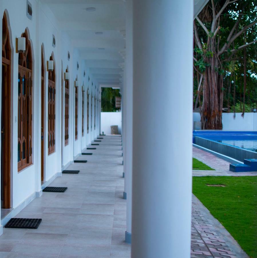 MRD Beach Hotel Trincomalee Exterior foto