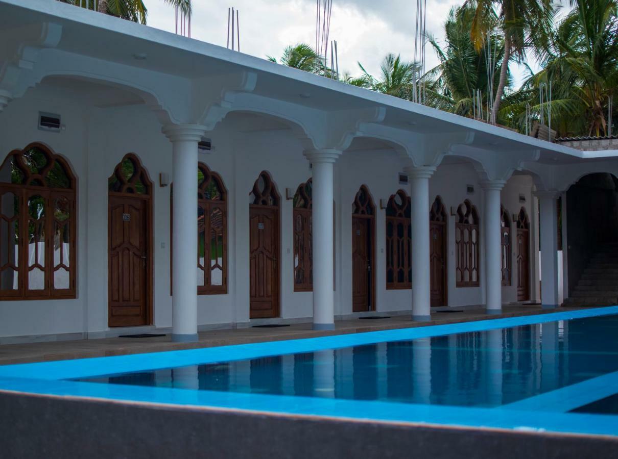 MRD Beach Hotel Trincomalee Exterior foto